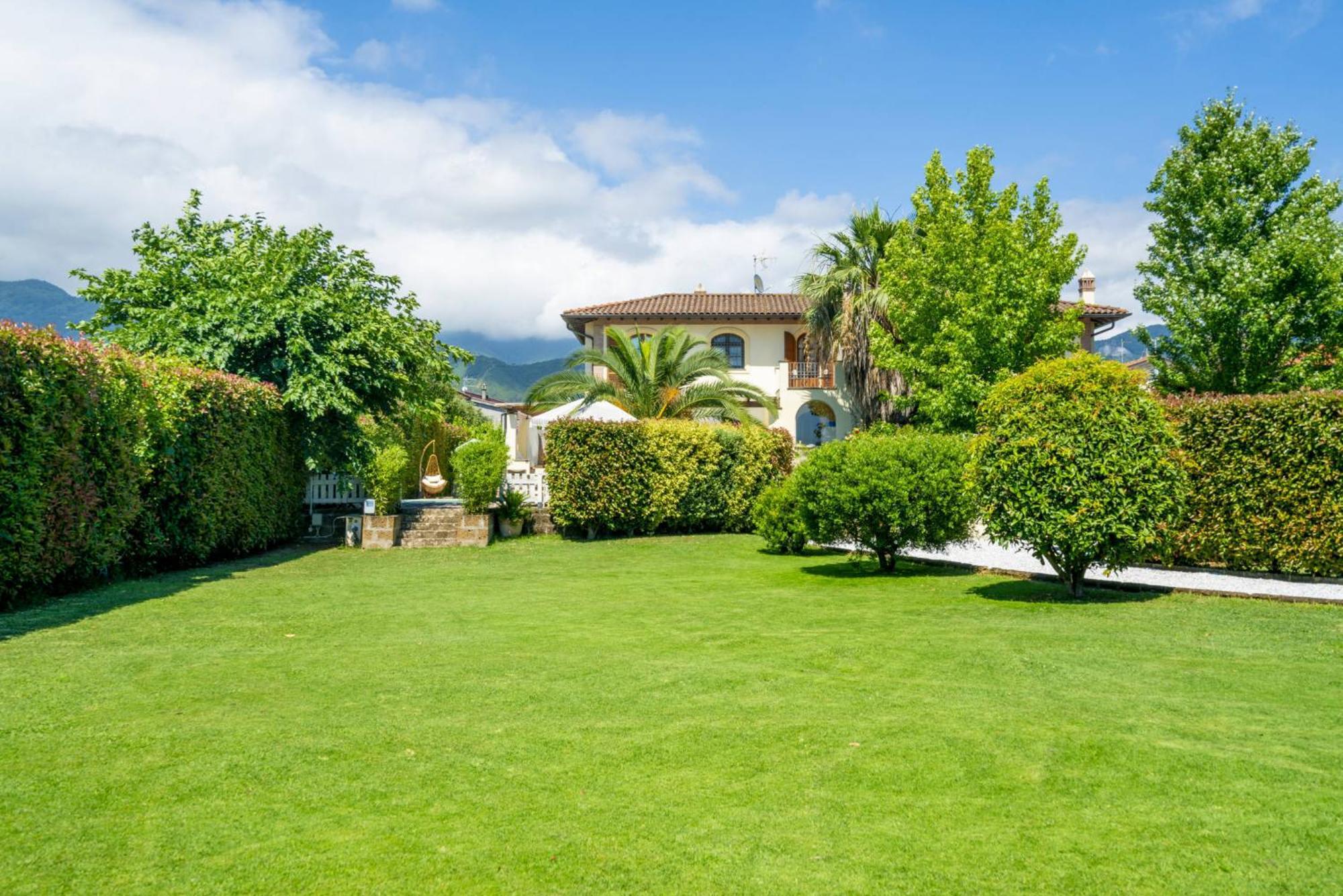 Villa Lorenzo Querceta Esterno foto
